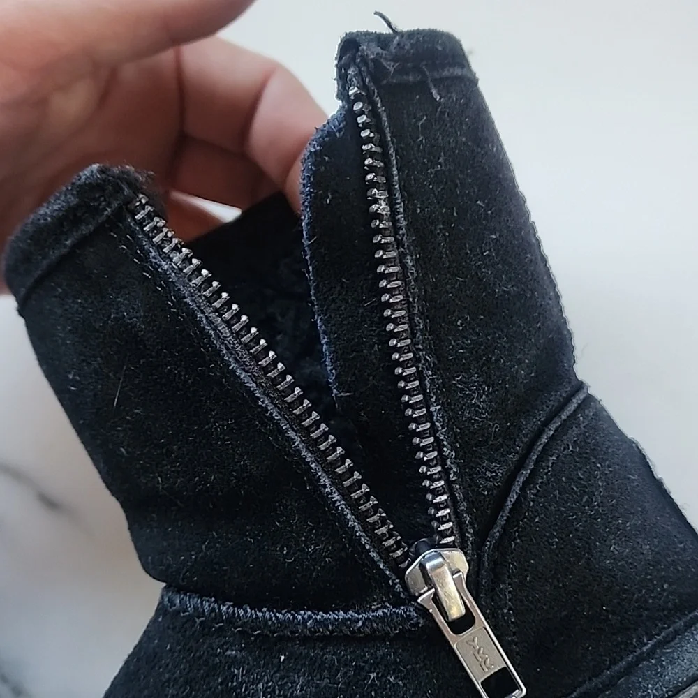 BEARPAW Emma Toddler Size 7 Black Suede Sherpa Lined Zip Winter Boots